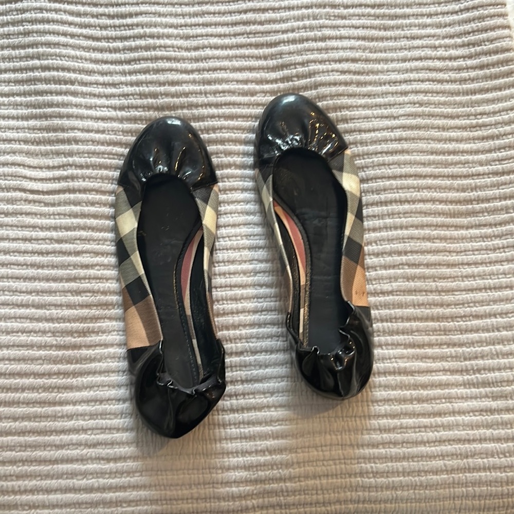 Burberry flats size 8